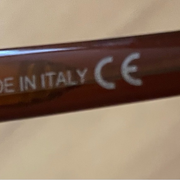 Elegant Brown Sunglasses for Women - Picture 3 of 3